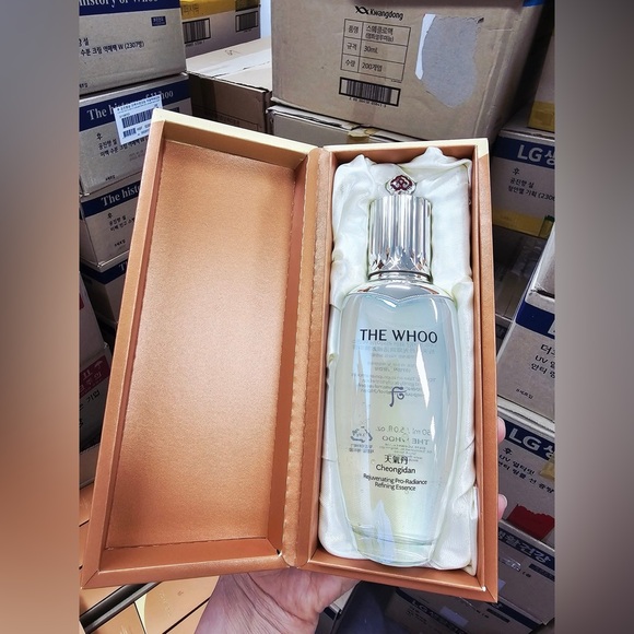 The History of Whoo Cheongidan Rejuvenating Pro-radiance Refining Essence 150ml
